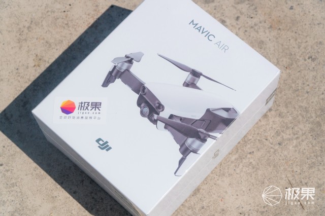 小巧便携大疆MavicAir,论实力吊打自家兄弟—大疆“御”MavicAir无人机体验|视频 小巧便携大疆MavicAir,论实力吊打自家兄弟—大疆“御”MavicAir无人机体验|视频