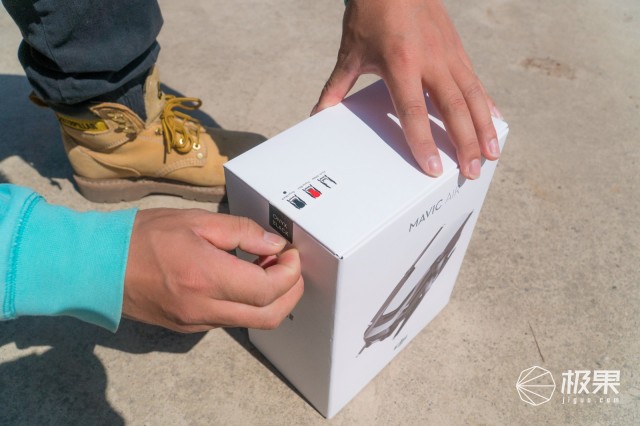 小巧便携大疆MavicAir,论实力吊打自家兄弟—大疆“御”MavicAir无人机体验|视频 小巧便携大疆MavicAir,论实力吊打自家兄弟—大疆“御”MavicAir无人机体验|视频