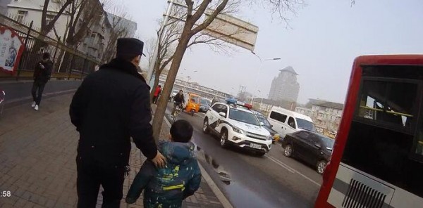 六岁男童车站意外走失 民警及时对接母子终团聚