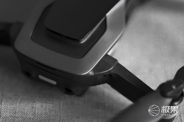 小巧便携大疆MavicAir,论实力吊打自家兄弟—大疆“御”MavicAir无人机体验|视频 小巧便携大疆MavicAir,论实力吊打自家兄弟—大疆“御”MavicAir无人机体验|视频