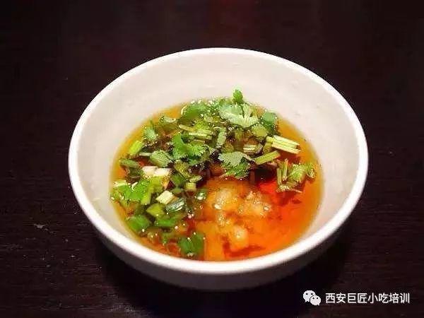 吃货是如何将5元一位的火锅蘸料吃超值的?__凤凰网