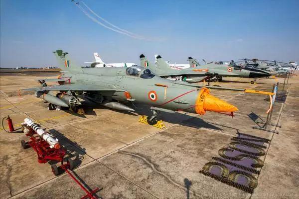 中国空军都有能隐身的歼-20了，为什么还要生产歼-16?