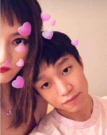 EDG厂长女友曝光 大二学生妹身高175