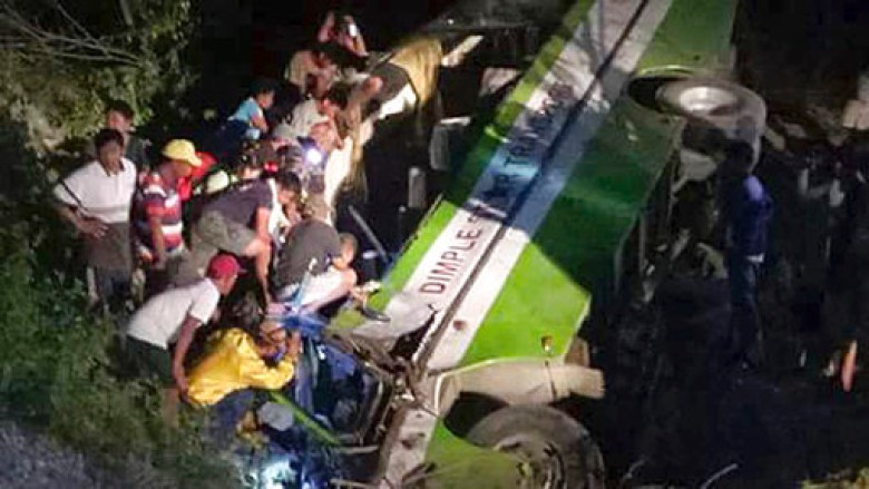 菲律宾巴士坠山谷致19死21伤 未知是否有中国人