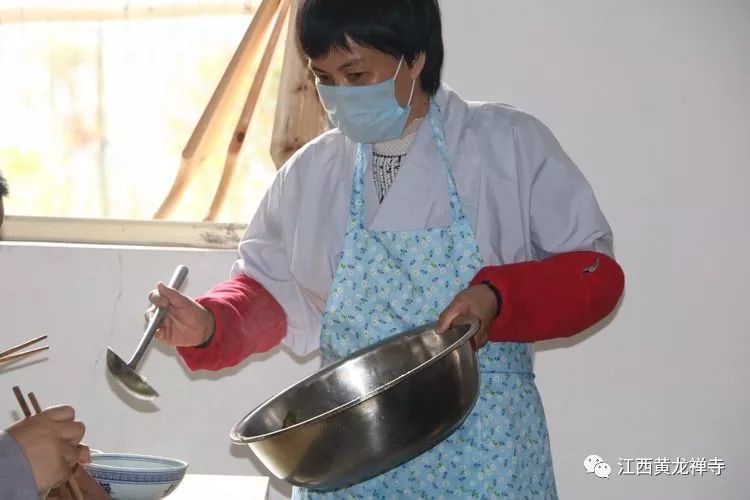 到寺院做义工的功德福报*黄龙寺禅七斋堂图集