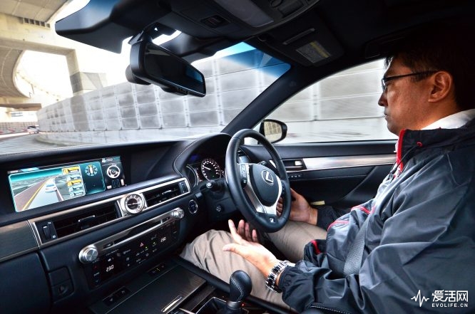 Japan's auto giant Toyota demonstrates autonomous driving with a Lexus GS450h on the Tokyo metropolitan highway during Toyota's advanced technology presentation in Tokyo on October 6, 2015. Toyota is expecting to commercialise autonomous vehicles before the Tokyo Olympics in 2020. AFP PHOTO / Yoshikazu TSUNO (Photo credit should read YOSHIKAZU TSUNO/AFP/Getty Images)