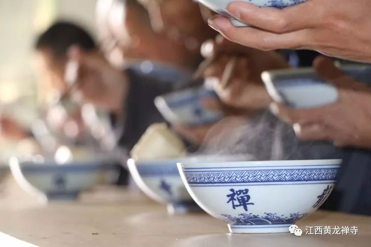 到寺院做义工的功德福报*黄龙寺禅七斋堂图集