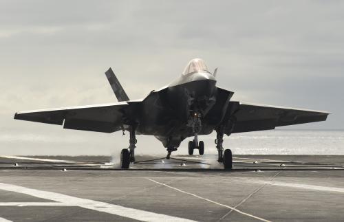 美军这次又领先：首个F-35C中队形成战力 2021上航母
