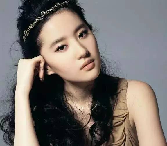 杨幂的狐狸眼、刘亦菲的丹凤眼,都输给了这双