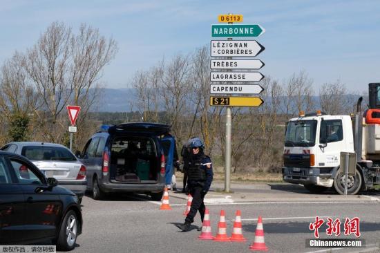 当地时间3月23日，法国南部特雷布斯镇(Trebes)一家超市发生人质劫持事件。