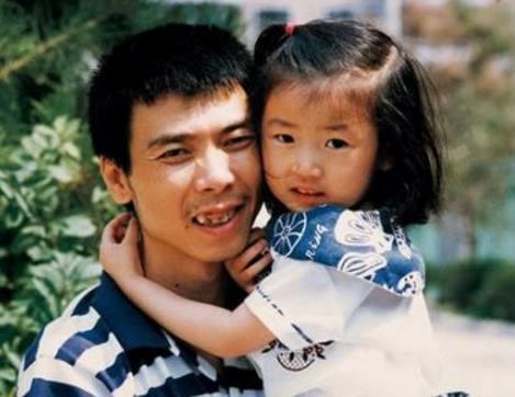 年轻时的徐帆和蒋雯丽一样美得不像话,但冯小刚第一次爱的人是她