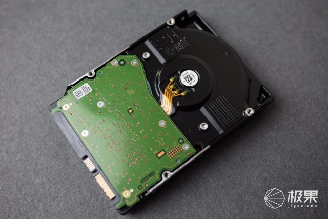 有了这款硬盘,我搭建的私有云速度可以上天——HGST10TBNAS评测 有了这款硬盘,我搭建的私有云速度可以上天——HGST10TBNAS评测