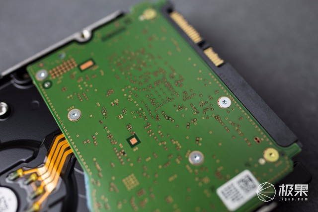 有了这款硬盘,我搭建的私有云速度可以上天——HGST10TBNAS评测 有了这款硬盘,我搭建的私有云速度可以上天——HGST10TBNAS评测