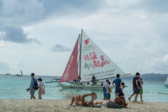 王者荣耀红到菲律宾，长滩岛帆船惊现“王者口号”