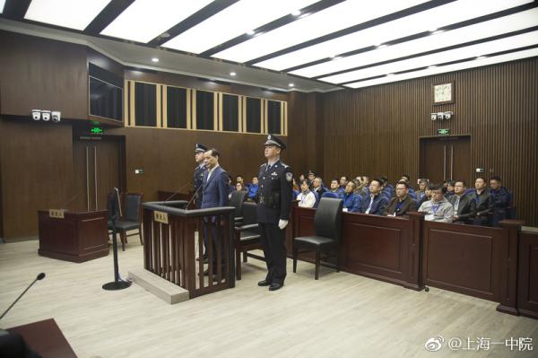 吴小晖案庭审：骗取侵占752亿保费的伎俩被一一拆解