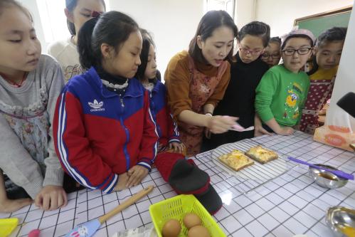 政府买单孩子喜欢 哈市小学生家长: 给三点半课