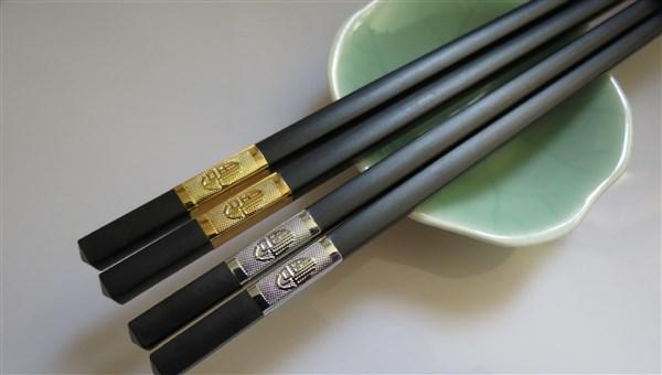 这样的筷子有哪些危害?家里有的快点扔掉