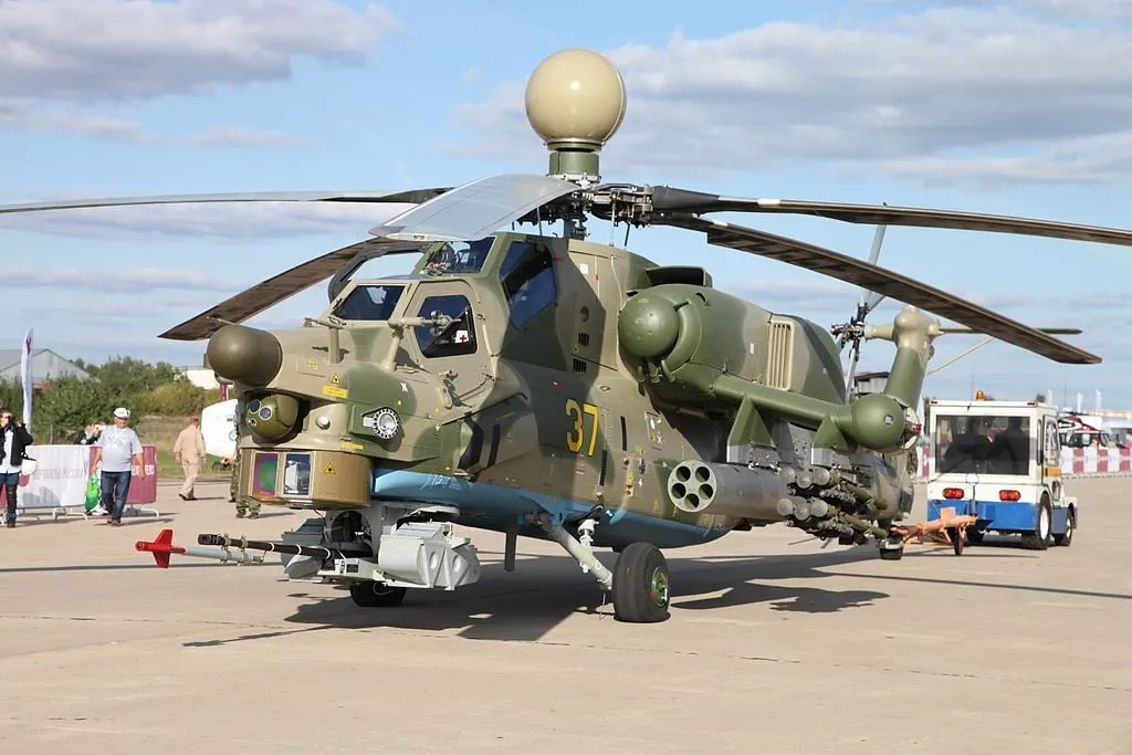 俄军迎来新型米-28nm直升机,"夜间猎手"升级亮相!