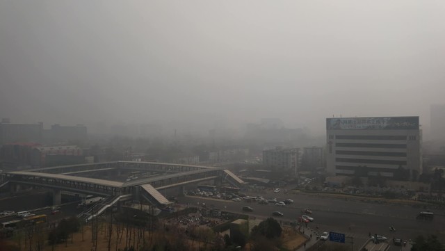 北京再迎重度雾霾"伸手不见五指" 尽量避免外出 
