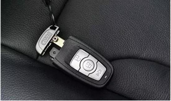 车钥匙的功能 彻底没电了怎么开启你的车