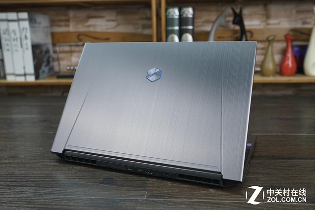 6核标压新时代 8代i7 8750H游戏本首发横评 