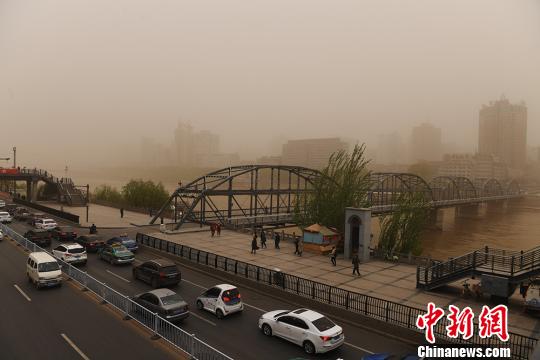 兰州滨河路场景。　杨艳敏　摄