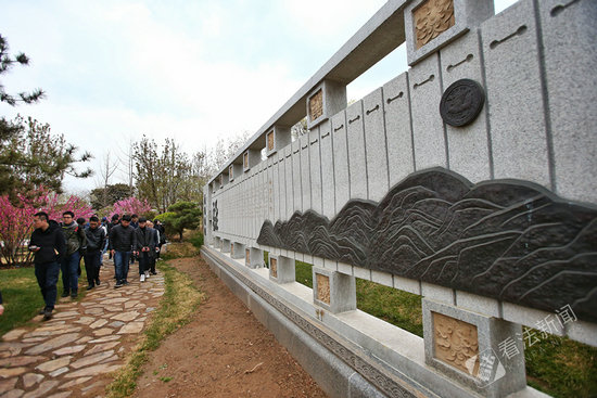 八宝山革命公墓举行开放日 95%骨灰节地安葬