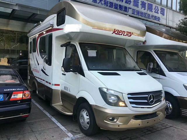 18款奔驰凯伦宾威双拓展C照自行式房车