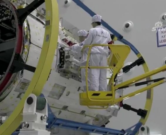 中国空间站核心舱曝光 重达22吨 布满300多个传感器 中华威武