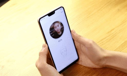 刷新你对千元全面屏的认知 vivo Y85评测 