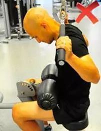 100个人能做出100种奇怪的高位下拉姿势,你做