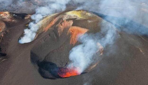 日本火山爆发持续,约300万人警戒!科学家:喷射