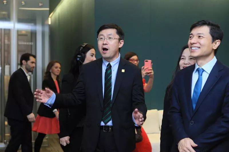 60后男人90后的时尚!李彦宏从100精英中看上他，已创造700亿市值