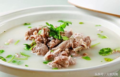 食材:羊肉150克,粳米100克,生姜5片. 用法:共煮粥,加油,食盐调味.
