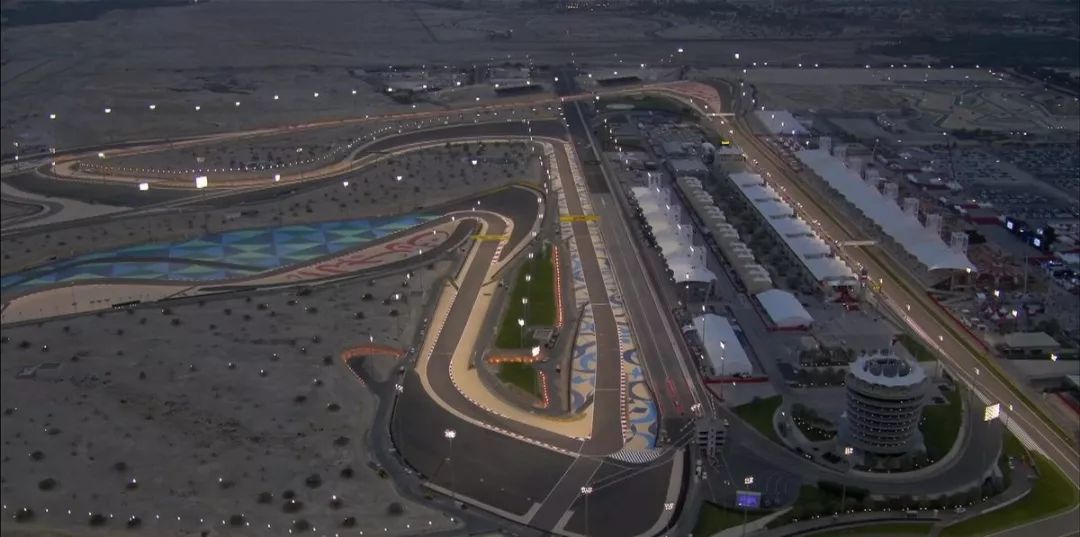 巴林国际赛车场毗邻沙漠,赛道上的沙尘将会给车手带来严峻考验,而由于