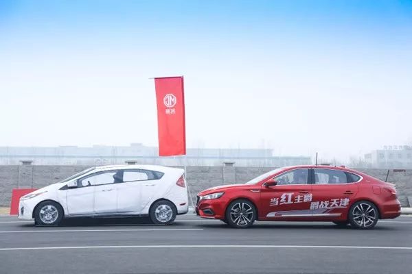 最热销的运动性轿车!比思域加速快,顶配仅卖1