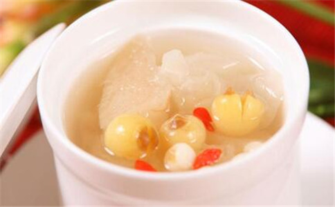 莲子银耳汤的功效 莲子强心安神