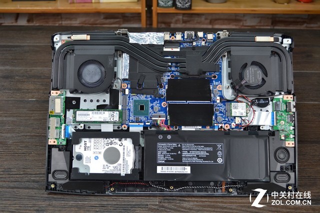 黑色机甲全能电竞 机械革命深海泰坦X8Ti评测 