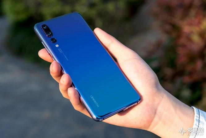 华为P20 Pro尝鲜:掌心中的极光色有多美?