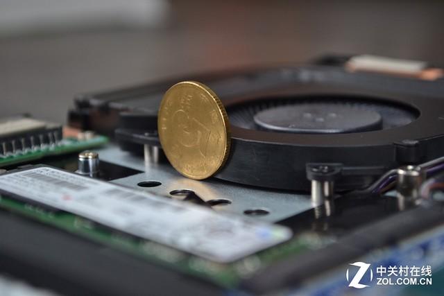 黑色机甲全能电竞 机械革命深海泰坦X8Ti评测 