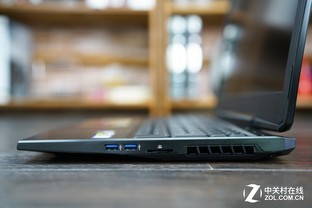 黑色机甲全能电竞 机械革命深海泰坦X8Ti评测 