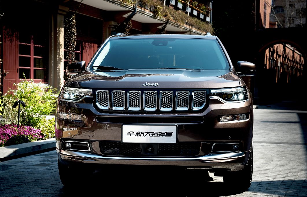 【汽车人】零百加速接近8秒，全新Jeep大指挥官亮出2.0T+9AT动力杀手锏