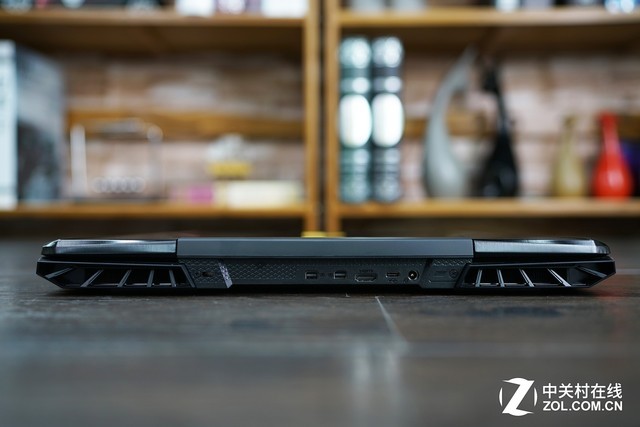 黑色机甲全能电竞 机械革命深海泰坦X8Ti评测 