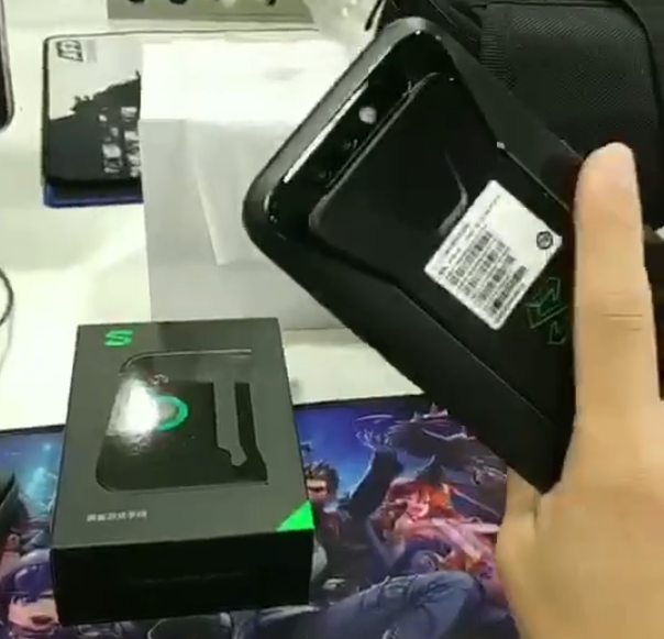 小米黑鲨游戏手机完全曝光:不用全面屏,外观霸