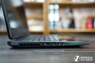 黑色机甲全能电竞 机械革命深海泰坦X8Ti评测 