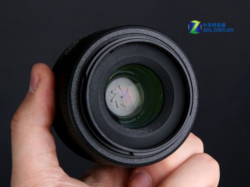 迷人焦外虚化 年轻人的第一枚大光圈镜头