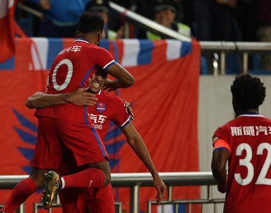 进球大战,北京国安3:3战平重庆斯威,央视记者: