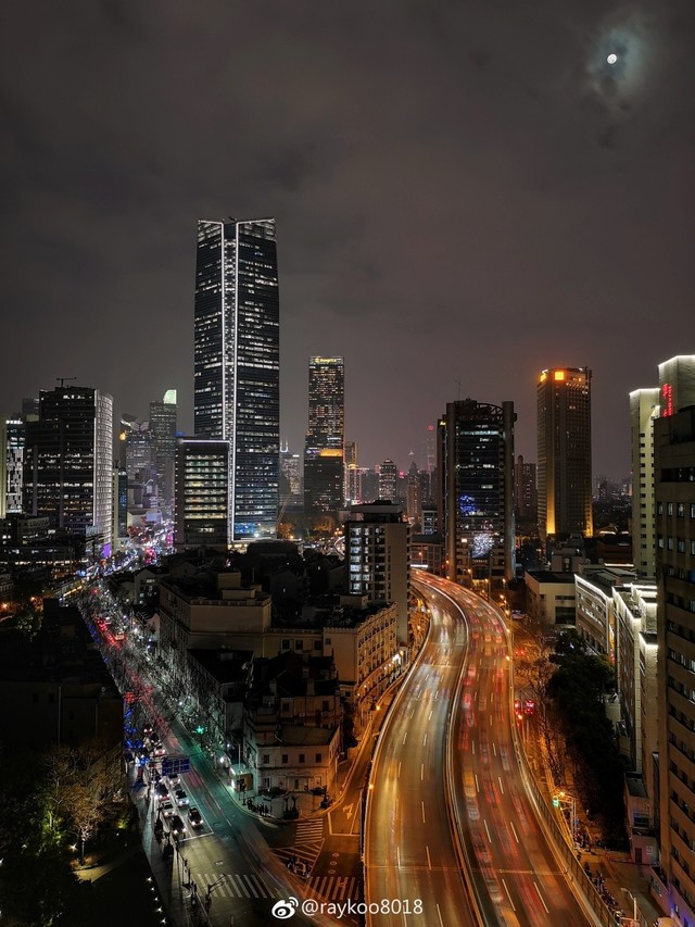 网友晒华为p20 pro夜拍照 夜色上海景色十分迷人