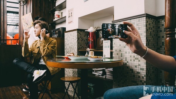 鹿晗亮相《智族GQ》 或用vivo X21拍大片 鹿晗亮相《智族GQ》 或用vivo X21拍大片