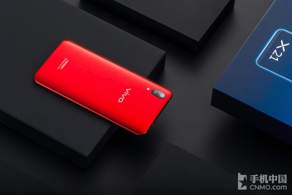 鹿晗亮相《智族GQ》 或用vivo X21拍大片 鹿晗亮相《智族GQ》 或用vivo X21拍大片